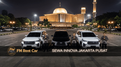 Sewa Innova Jakarta Pusat bersama FM Rent Car – Armada Innova Reborn hitam dan Zenix putih di Parkiran Masjid Istiqlal malam hari, supir batik memberi salam namaste