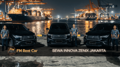 Sewa Innova Zenix Jakarta bersama FM Rent Car – Tiga unit Zenix hitam dengan supir profesional di Pelabuhan Tanjung Priok malam hari, siap melayani perjalanan bisnis dan keluarga